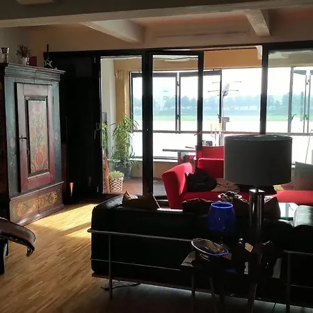 Grosszuegiges Mit Badezimmer In Rheinwohnung 홈스테이 쾰른